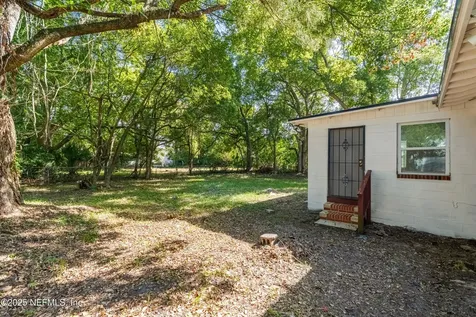 5557 Cleveland Road Jacksonville FL 32209