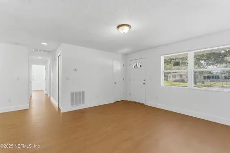 5557 Cleveland Road Jacksonville FL 32209