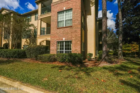 7800 Point Meadows Drive Jacksonville FL 32256