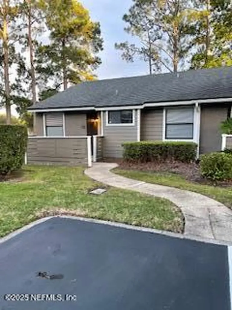 8437 Long Meadow Circle N Jacksonville FL 32244