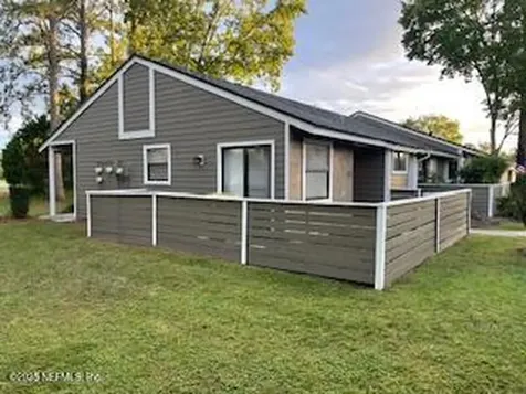 8437 Long Meadow Circle N Jacksonville FL 32244
