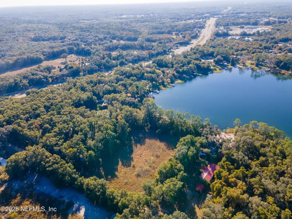305 N West Street Interlachen FL 32148