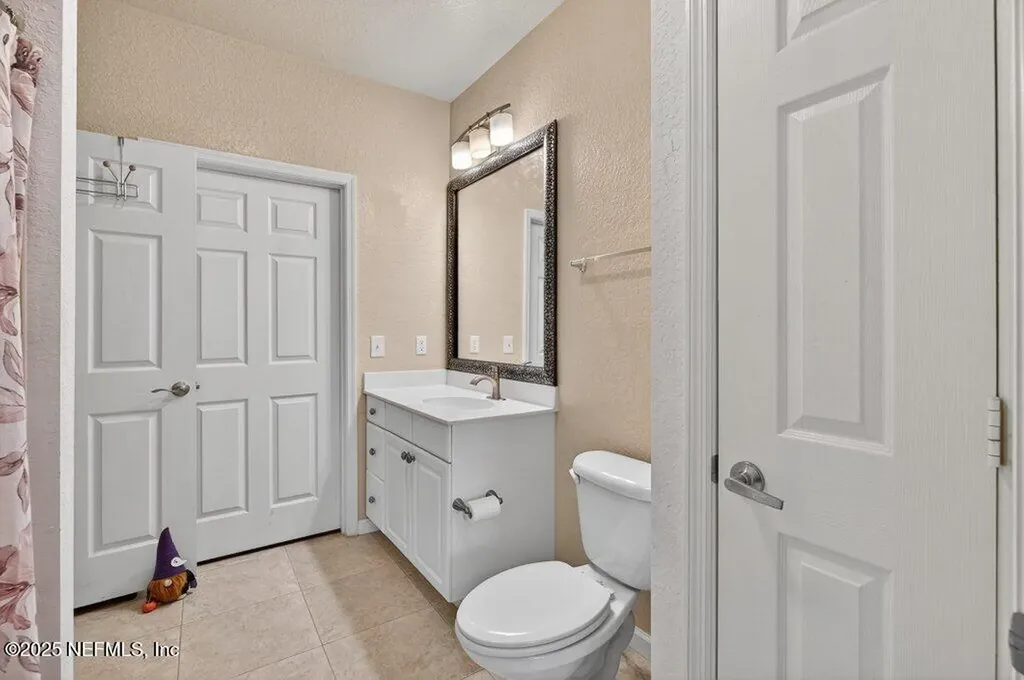 8539 Gate Parkway W Jacksonville FL 32216