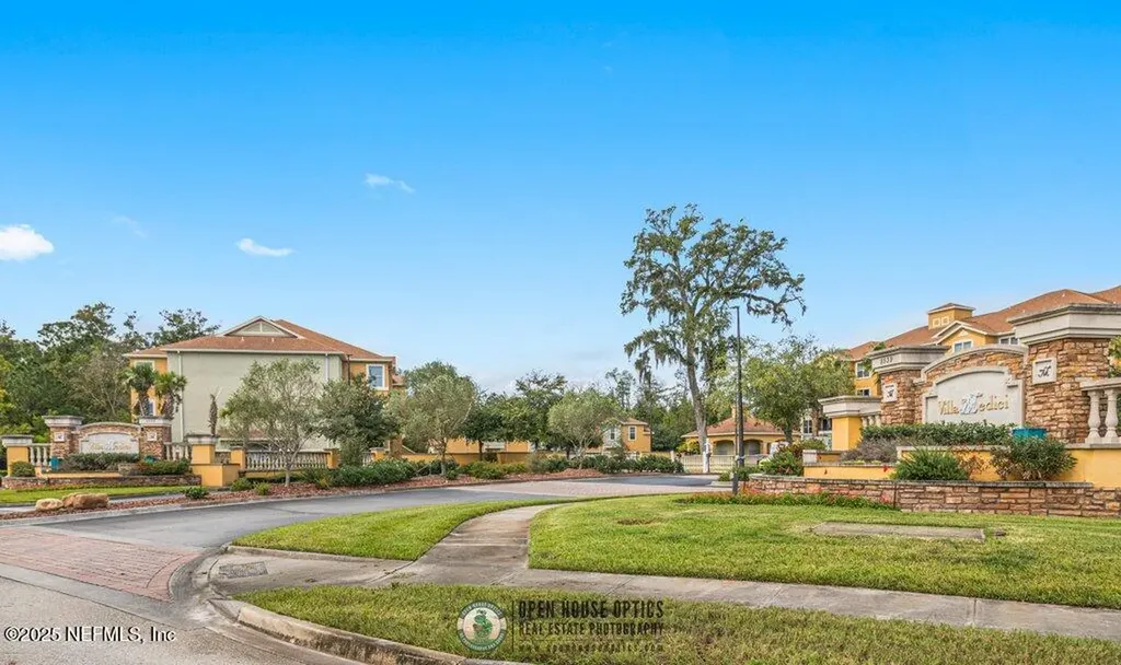 8539 Gate Parkway W Jacksonville FL 32216
