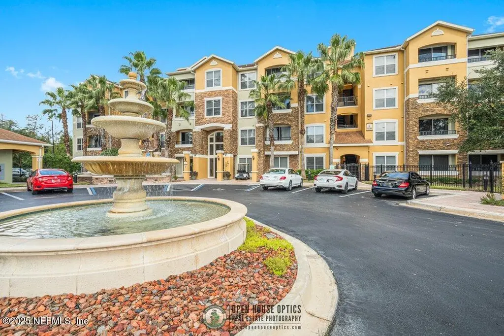 8539 Gate Parkway W Jacksonville FL 32216