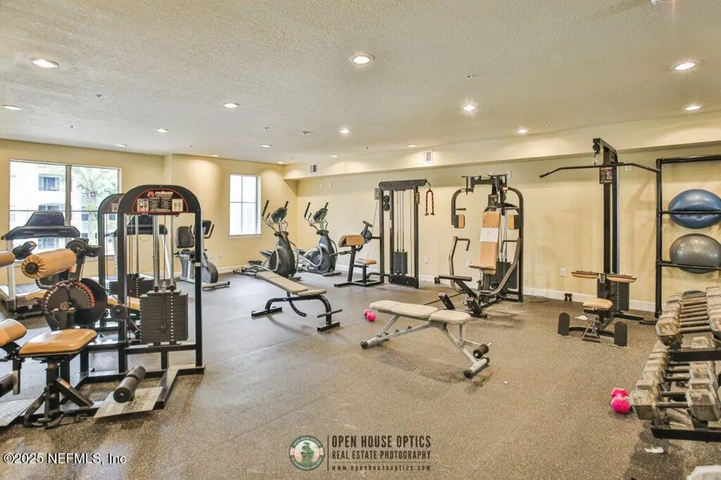 8539 Gate Parkway W Jacksonville FL 32216
