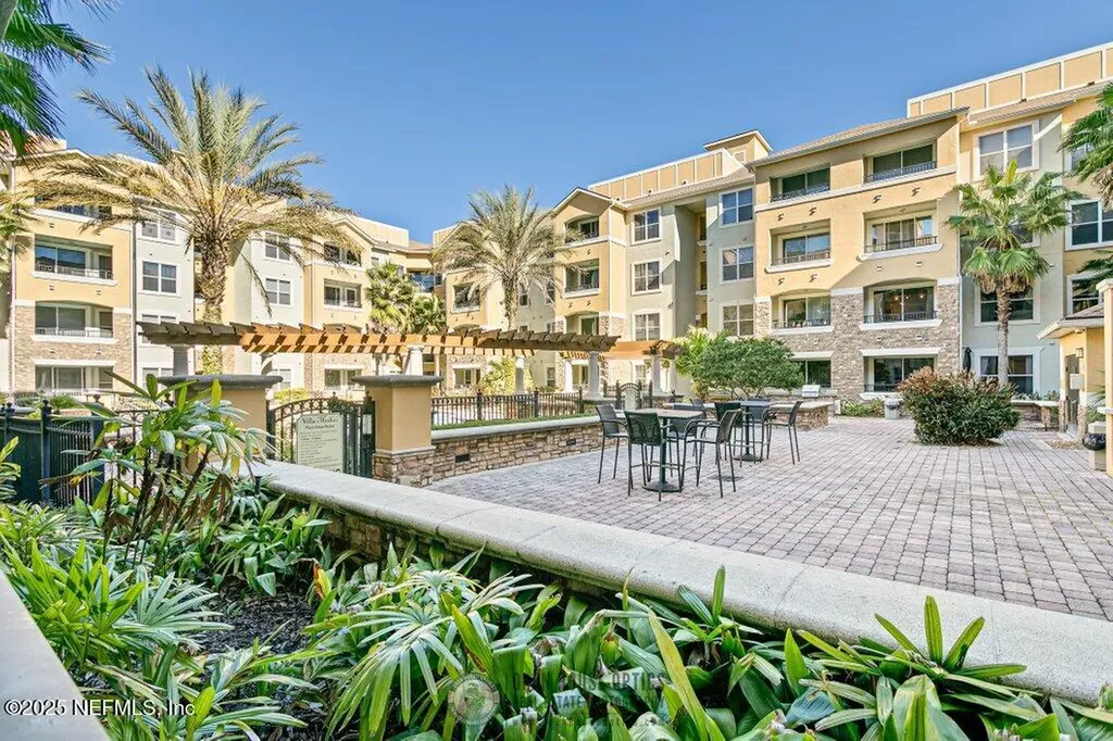 8539 Gate Parkway W Jacksonville FL 32216