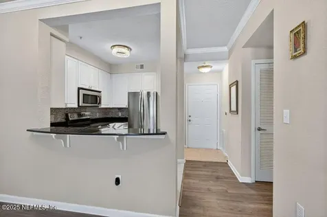 8539 Gate Parkway W Jacksonville FL 32216