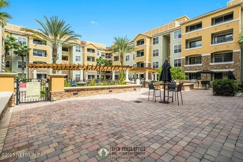 8539 Gate Parkway W Jacksonville FL 32216