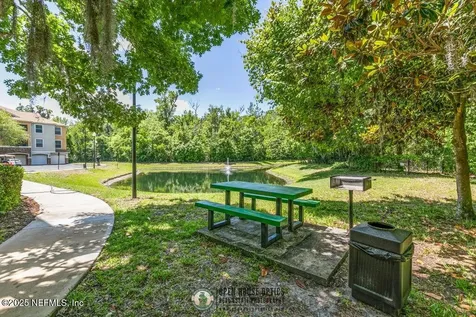 8539 Gate Parkway W Jacksonville FL 32216