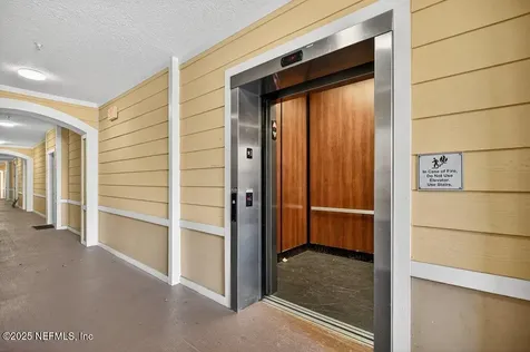 8539 Gate Parkway W Jacksonville FL 32216
