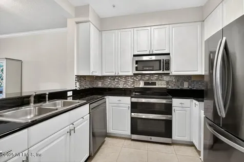 8539 Gate Parkway W Jacksonville FL 32216