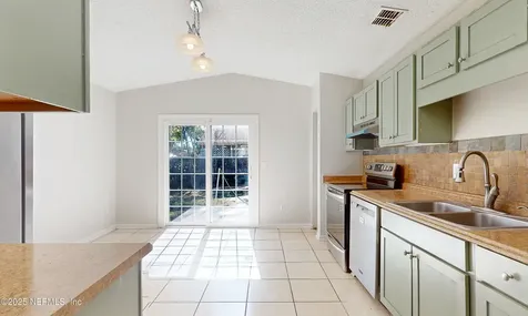 8140 Morristown Trail Jacksonville FL 32244