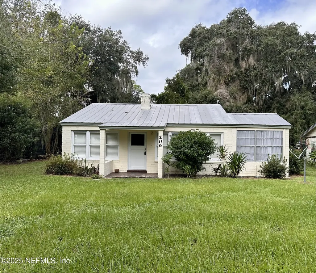 206 Chestnut Street Crescent City FL 32112
