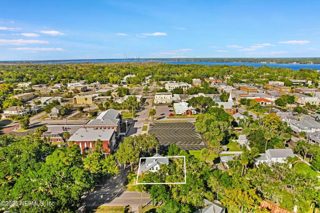 221 S 5th Street Palatka FL 32177
