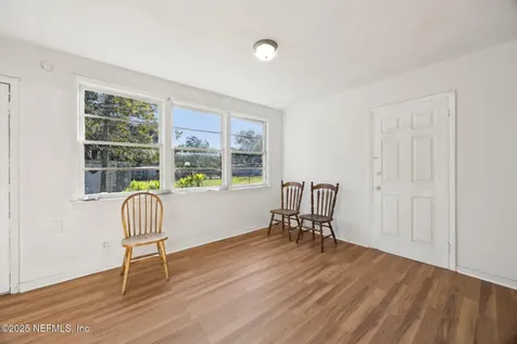 253 Santa Barbara Avenue Jacksonville FL 32254