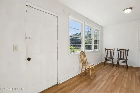 253 Santa Barbara Avenue Jacksonville FL 32254