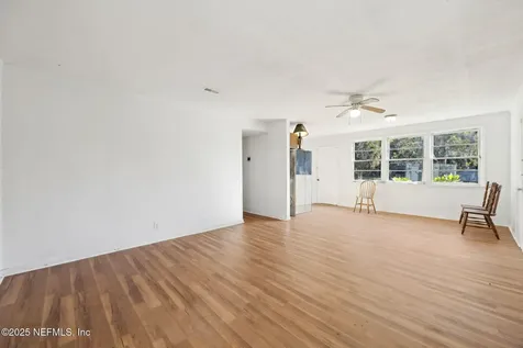 253 Santa Barbara Avenue Jacksonville FL 32254