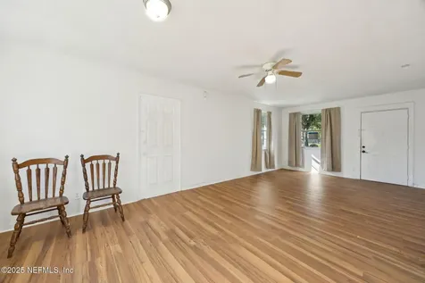 253 Santa Barbara Avenue Jacksonville FL 32254