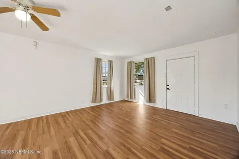 253 Santa Barbara Avenue Jacksonville FL 32254