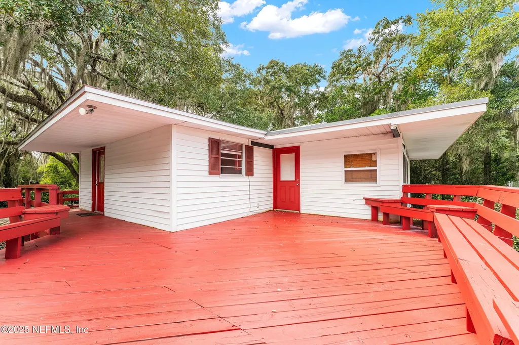 140 Morris Lake Drive Hawthorne FL 32640