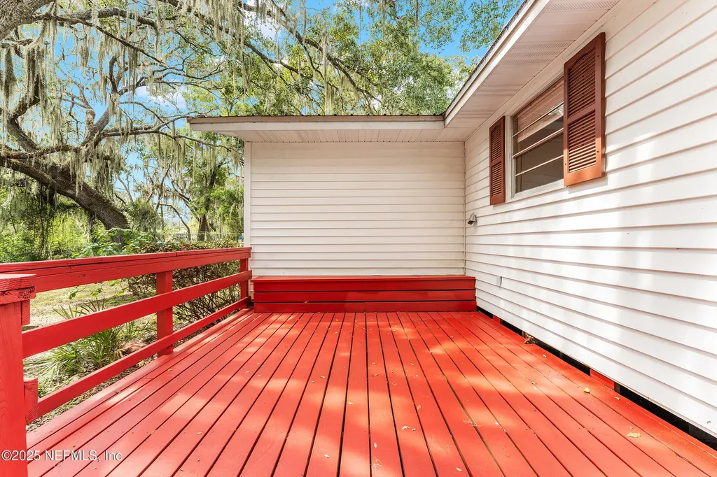 140 Morris Lake Drive Hawthorne FL 32640