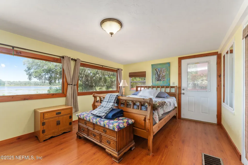 140 Morris Lake Drive Hawthorne FL 32640