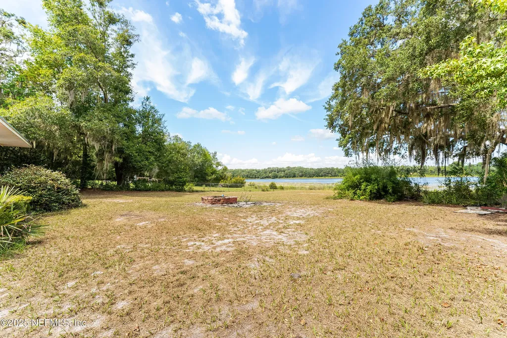 140 Morris Lake Drive Hawthorne FL 32640