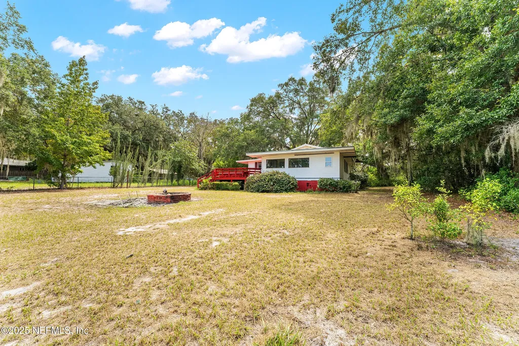 140 Morris Lake Drive Hawthorne FL 32640