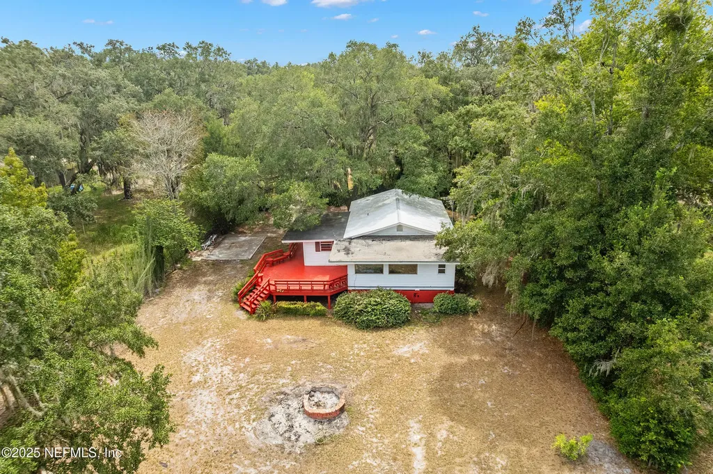 140 Morris Lake Drive Hawthorne FL 32640