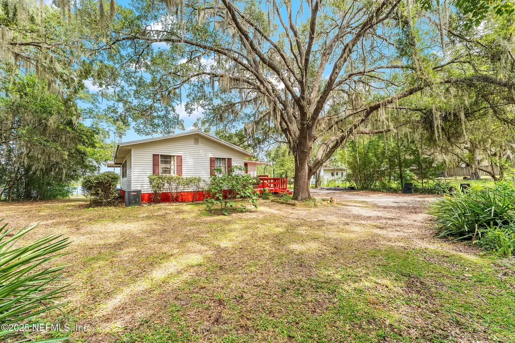 140 Morris Lake Drive Hawthorne FL 32640