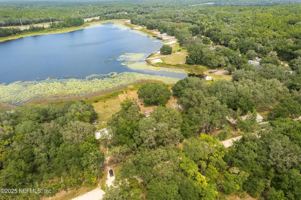 140 Morris Lake Drive Hawthorne FL 32640