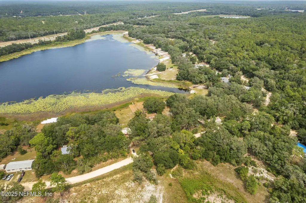 140 Morris Lake Drive Hawthorne FL 32640