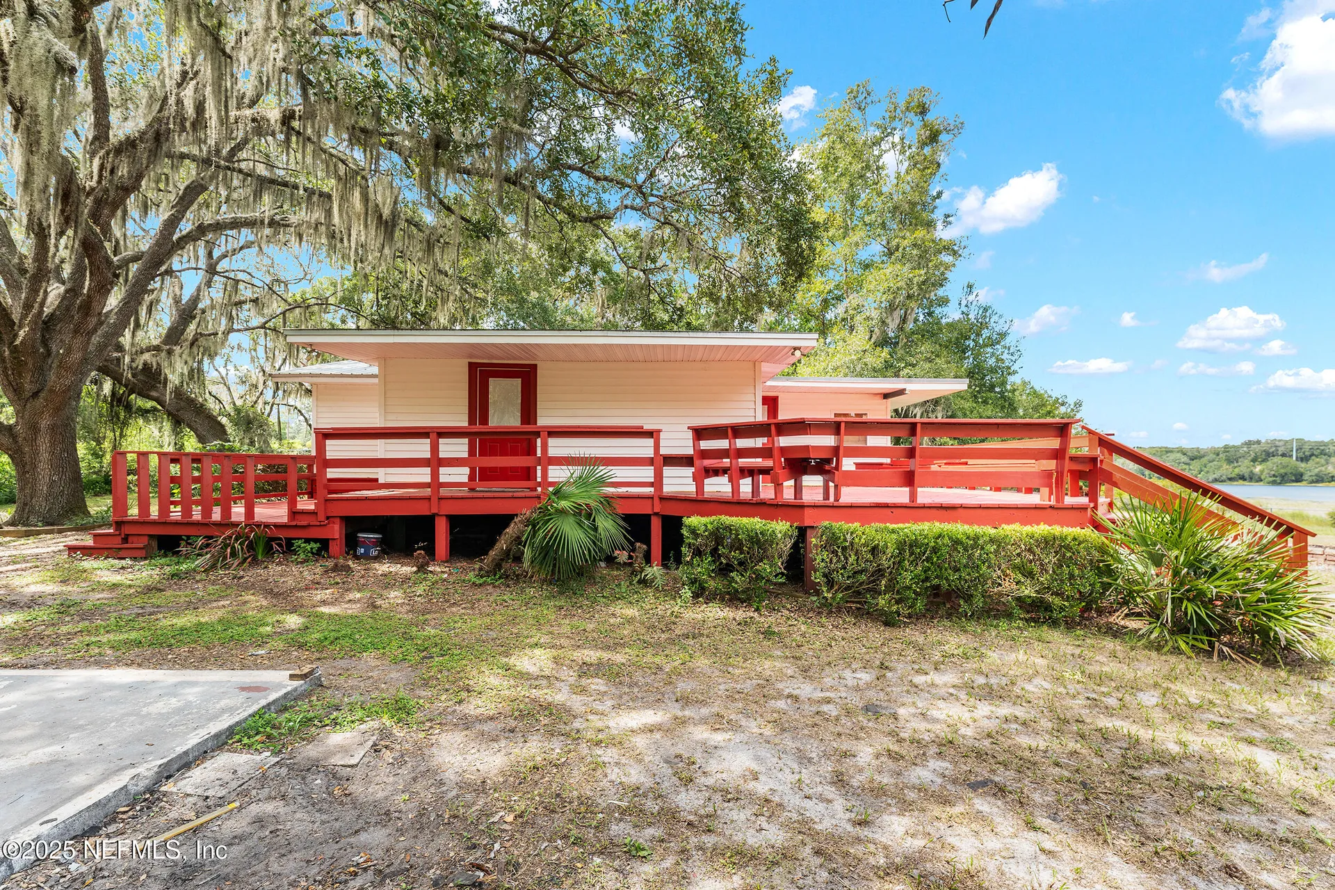 140 Morris Lake Drive Hawthorne FL 32640