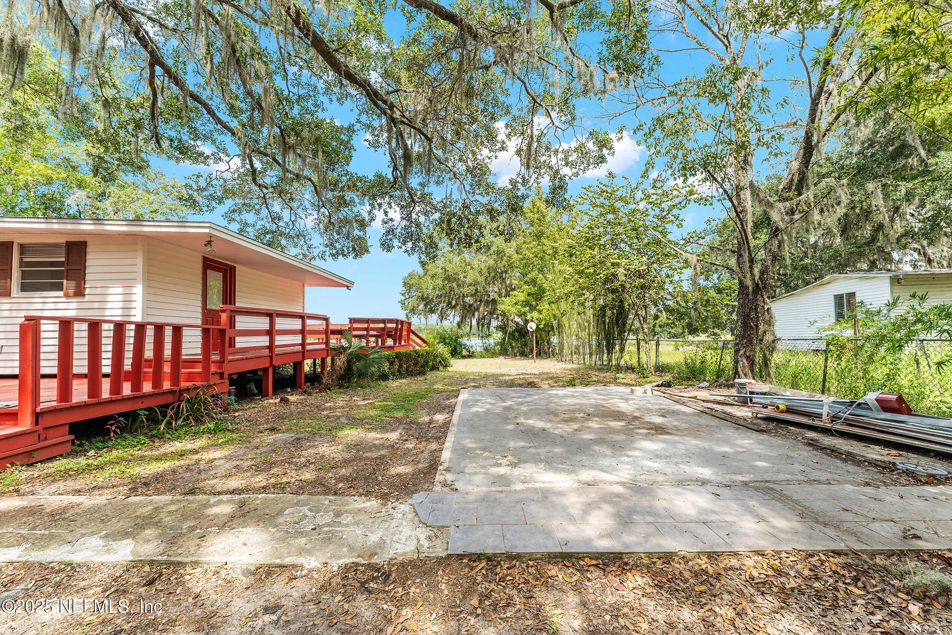 140 Morris Lake Drive Hawthorne FL 32640