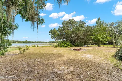 140 Morris Lake Drive Hawthorne FL 32640