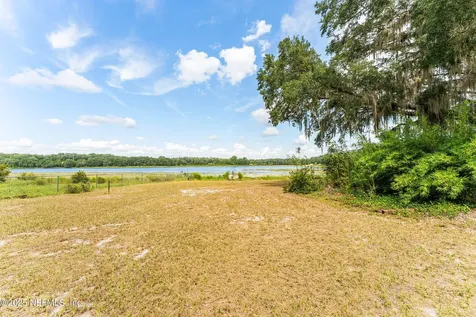 140 Morris Lake Drive Hawthorne FL 32640