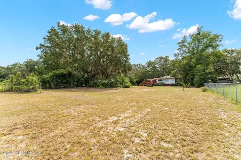 140 Morris Lake Drive Hawthorne FL 32640