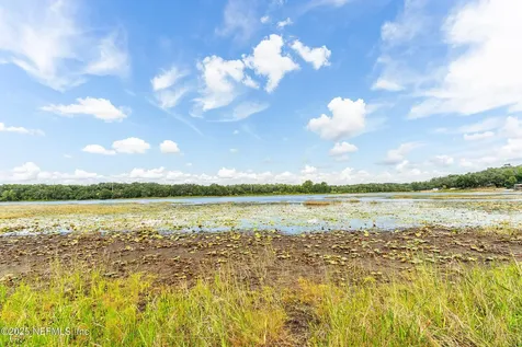 140 Morris Lake Drive Hawthorne FL 32640