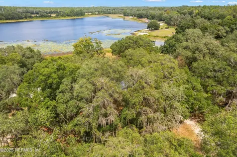140 Morris Lake Drive Hawthorne FL 32640