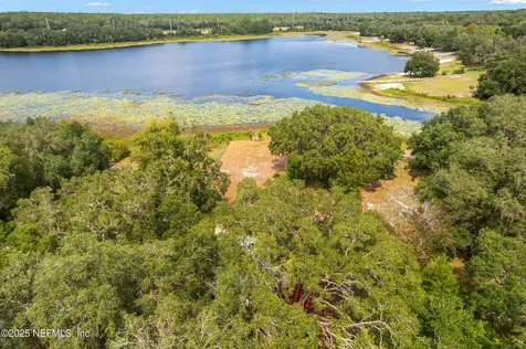 140 Morris Lake Drive Hawthorne FL 32640