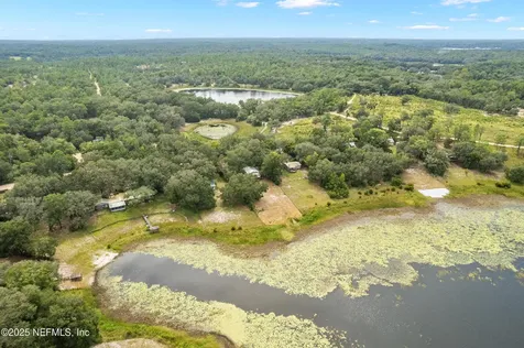 140 Morris Lake Drive Hawthorne FL 32640