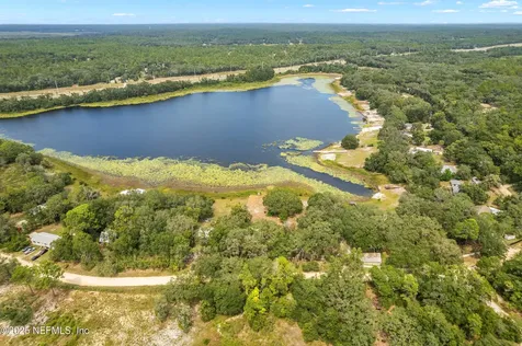 140 Morris Lake Drive Hawthorne FL 32640