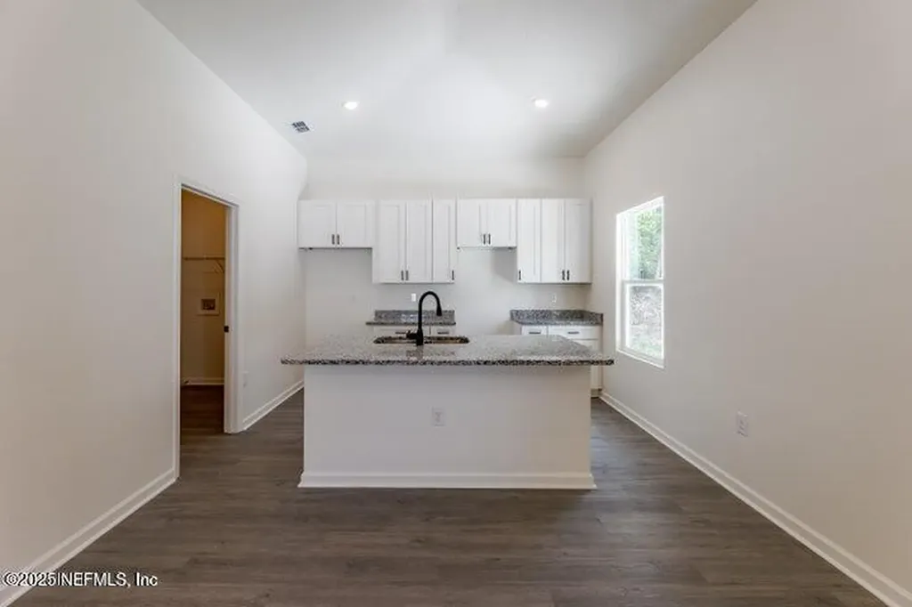 8123 Siskin Avenue Jacksonville FL 32219