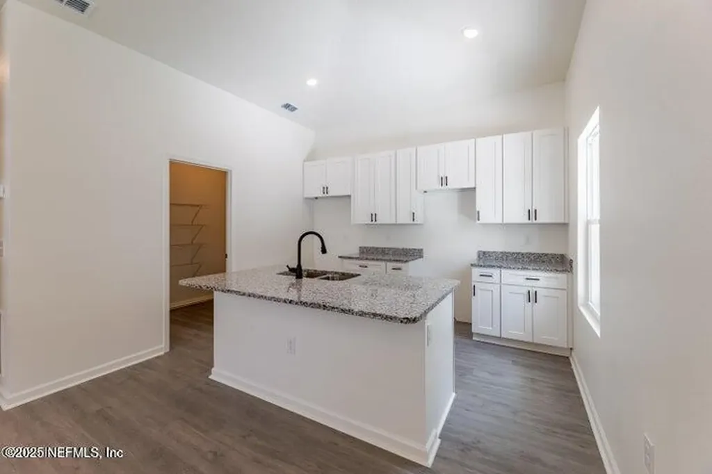 8123 Siskin Avenue Jacksonville FL 32219