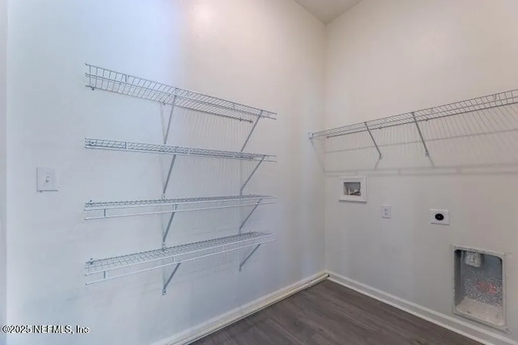 8123 Siskin Avenue Jacksonville FL 32219