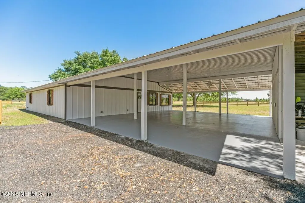 643 E State Road 100 San Mateo FL 32187