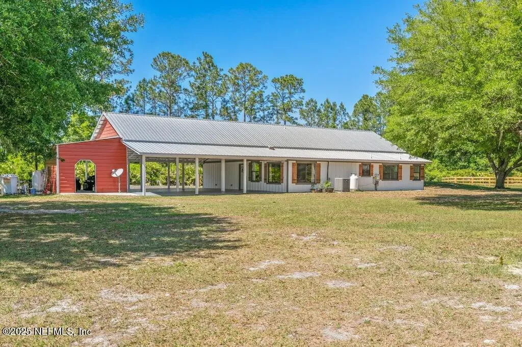 643 E State Road 100 San Mateo FL 32187