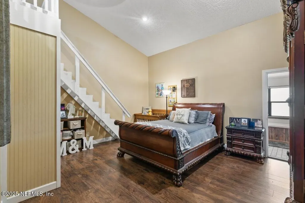 643 E State Road 100 San Mateo FL 32187