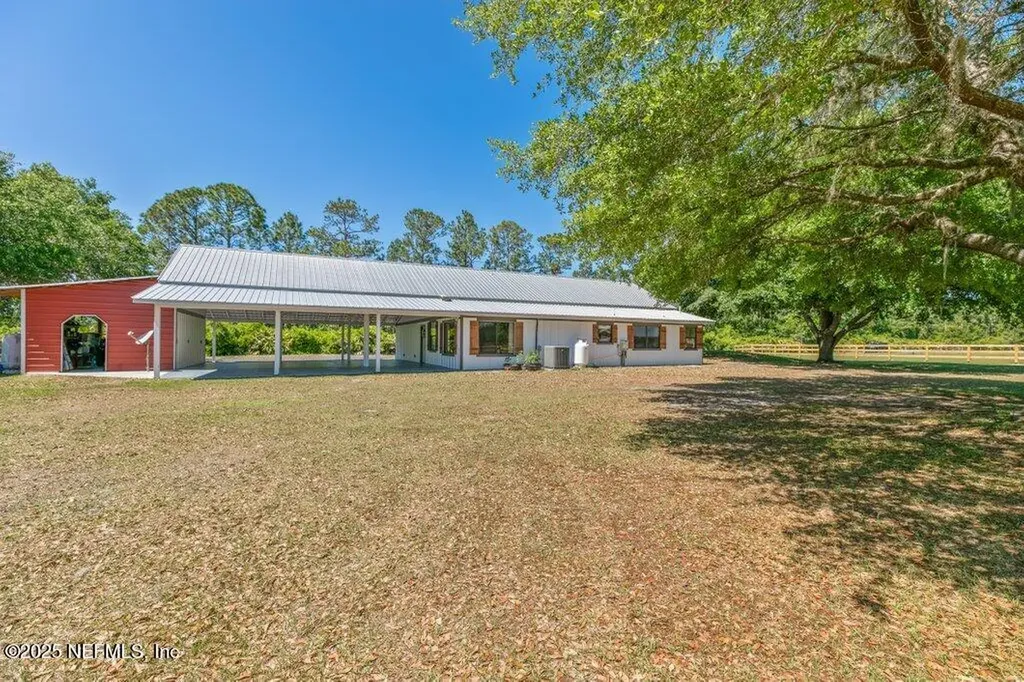 643 E State Road 100 San Mateo FL 32187